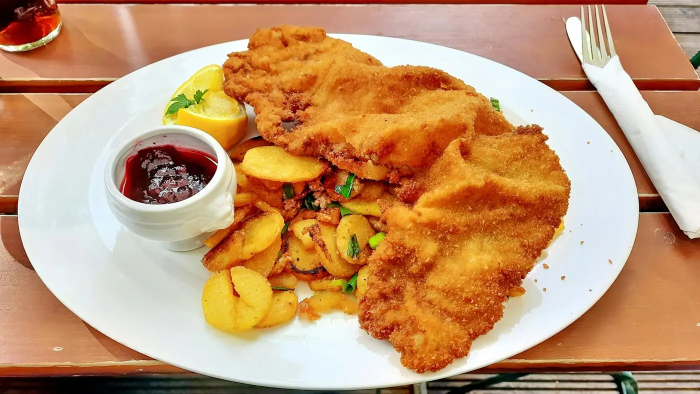 Schnitzel mit Bratkartoffeln (Platzhalterbild)